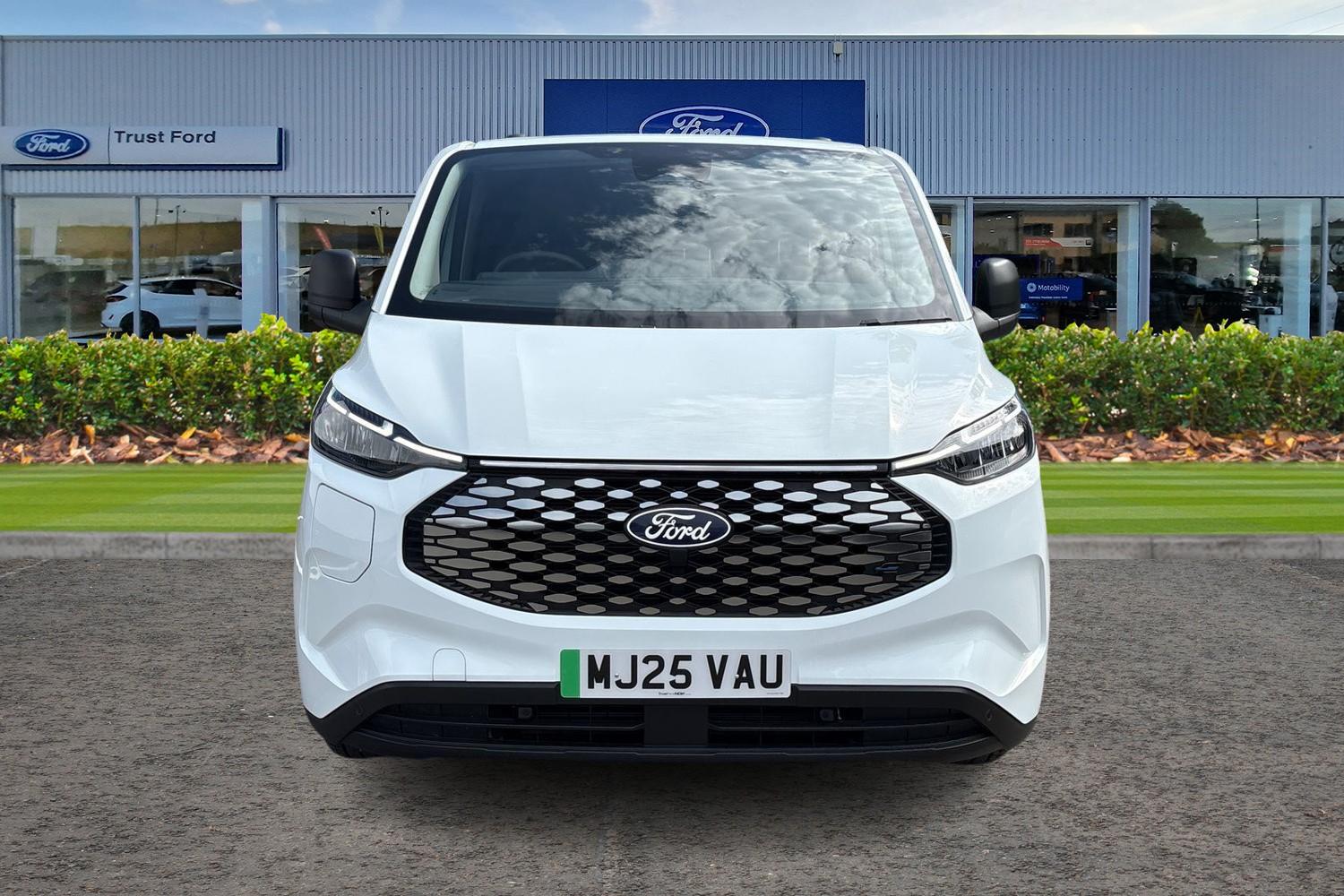 Ford E-TRANSIT CUSTOM Photo 11