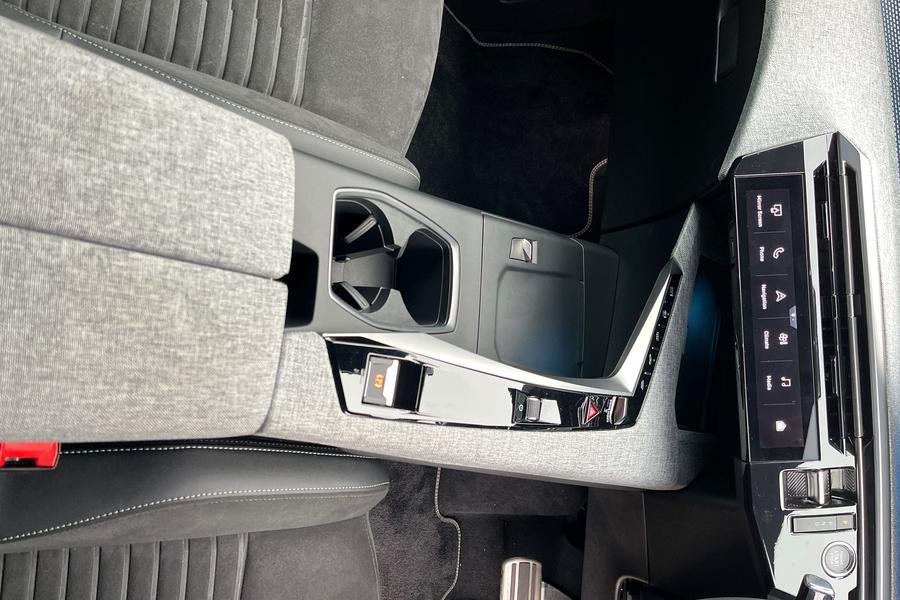 Peugeot E-5008 Photo autoimg-62f0c4cd02450f1143a513a7d4073f7bc2cbc01e.jpg