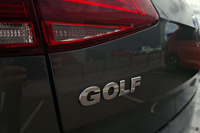 VOLKSWAGEN Golf Photo 23