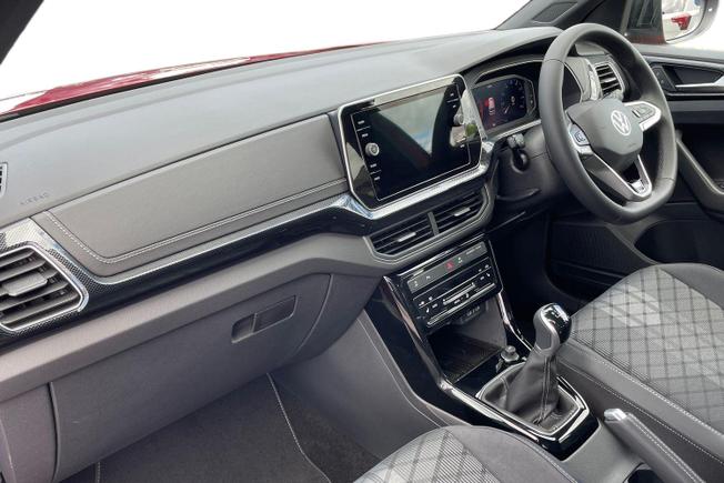 VOLKSWAGEN T-Cross Photo 2