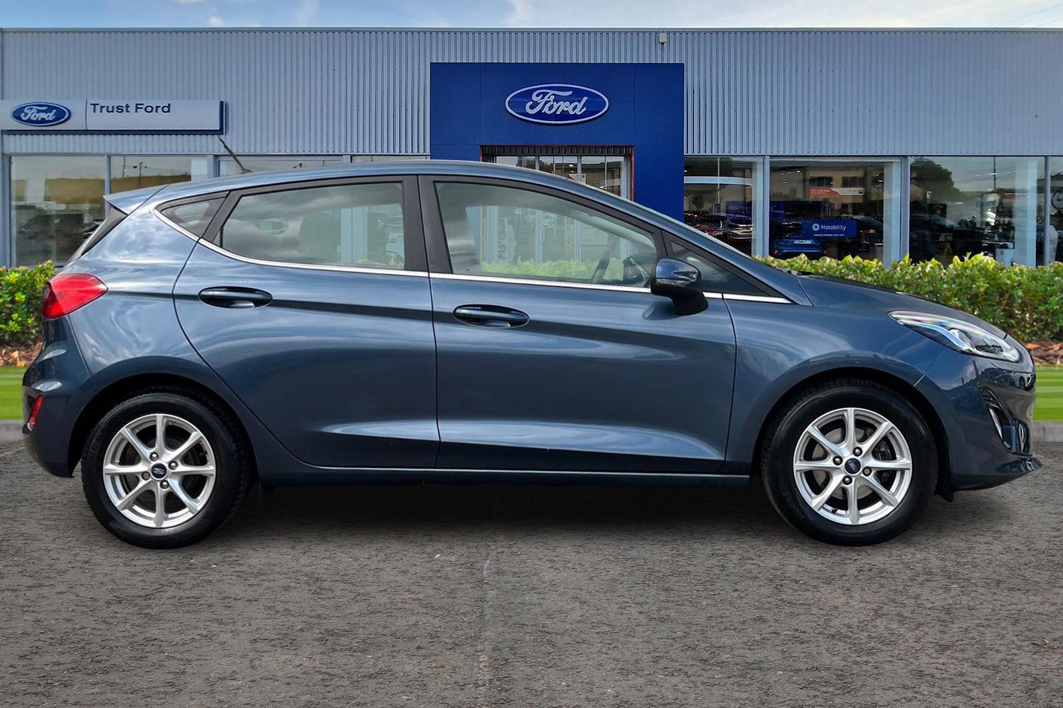 Ford Fiesta Photo 2