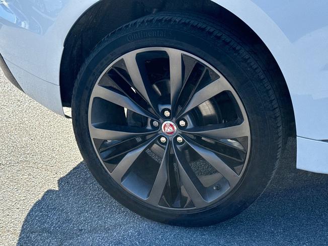 JAGUAR F-Pace Photo 26