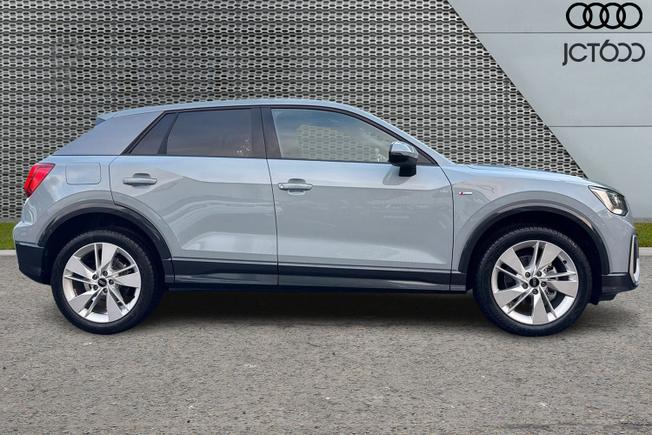 AUDI Q2 Photo 4