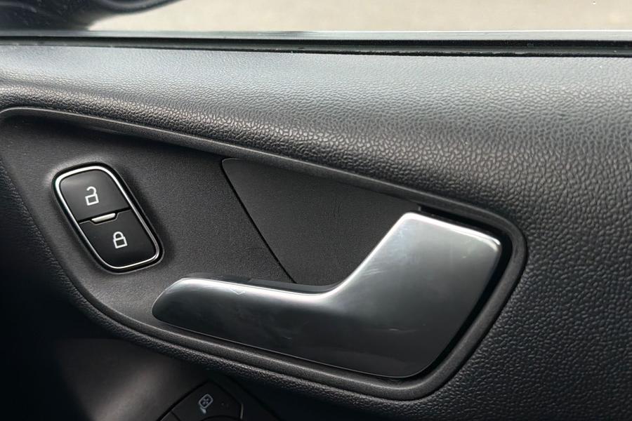 Ford FIESTA Photo autoimg-630ef123ca325fd374b908816042aa76514c1218.jpg