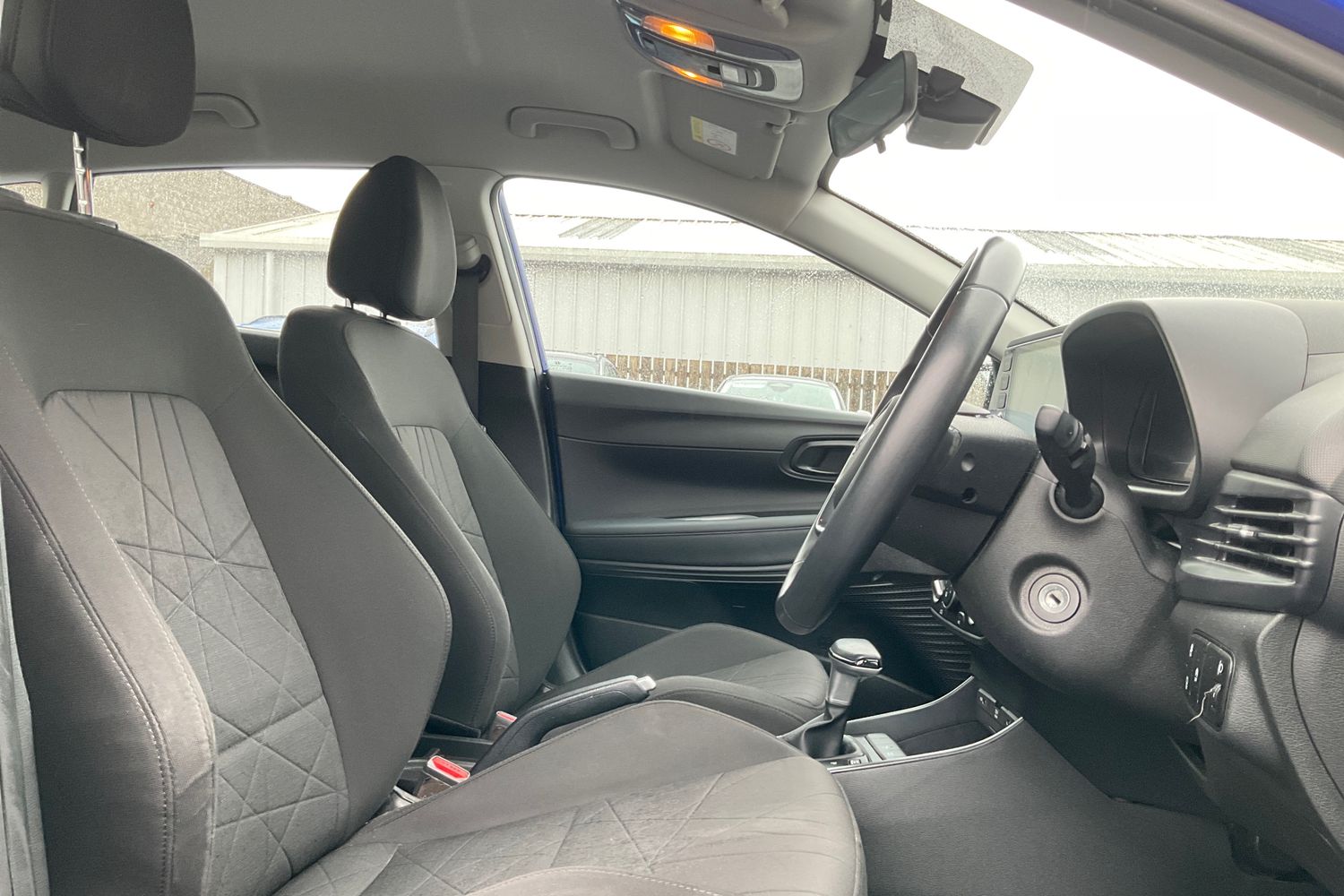 Hyundai BAYON Photo 16