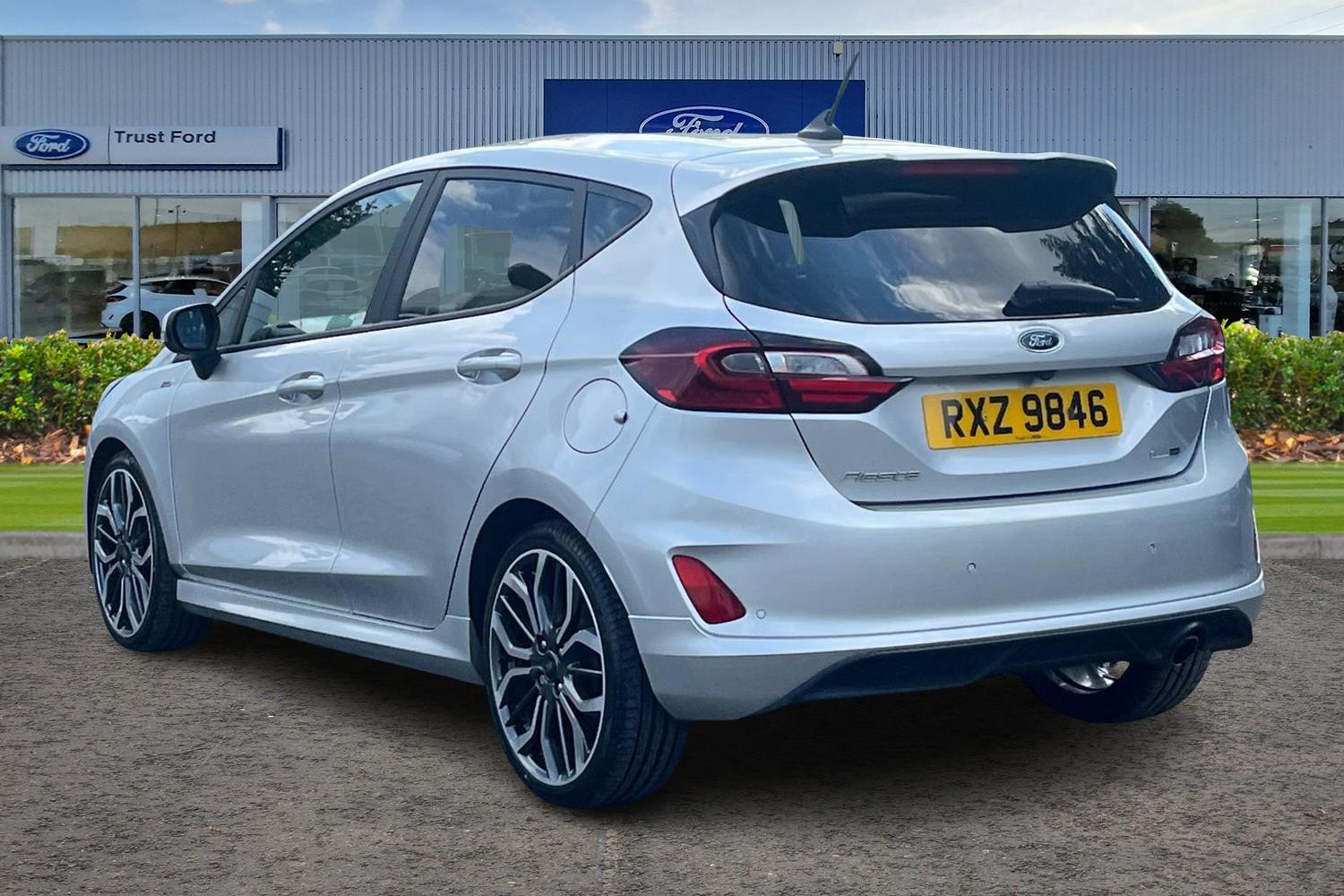 Ford FIESTA Photo 1