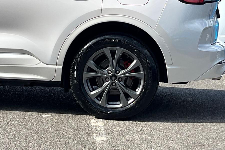 Ford Kuga Photo autoimg-631668c3e8bc6bb46272e4927f6dac84cd9a2ae1.jpg