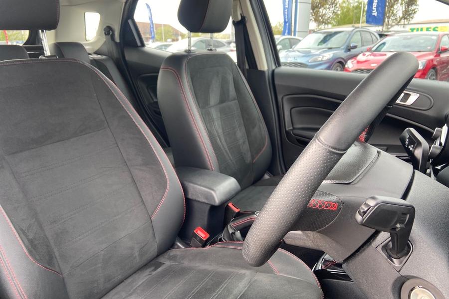 Ford ECOSPORT Photo autoimg-6316d61be07e914f16b08bb9437f5cbd494714de.jpg
