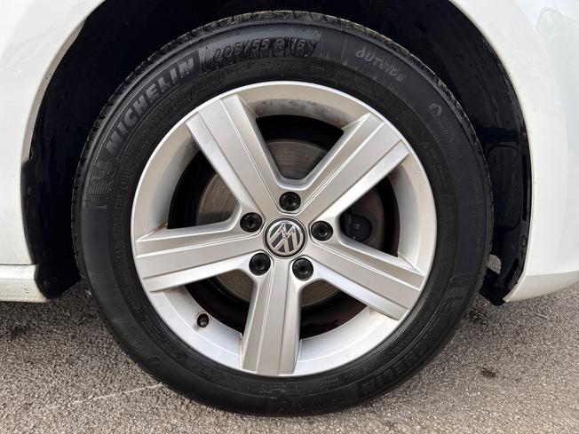 VOLKSWAGEN Golf Photo 5
