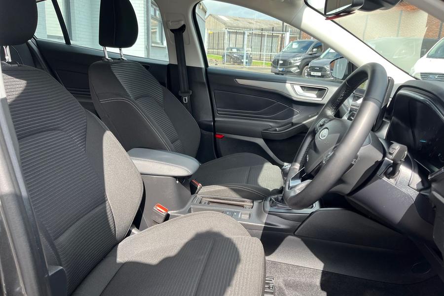 Ford Ford Focus Hatchback 1.0 EcoBoost Hybrid mHEV Titanium 5dr Photo autoimg-633340df2fdc2d4e4db191a16e397f985aedaeff.jpg