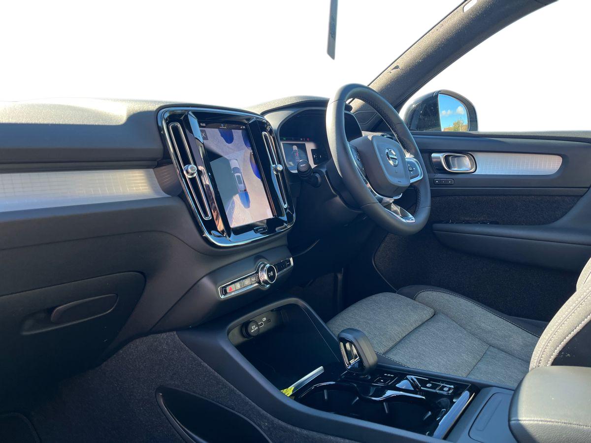 Volvo XC40 Photo 2