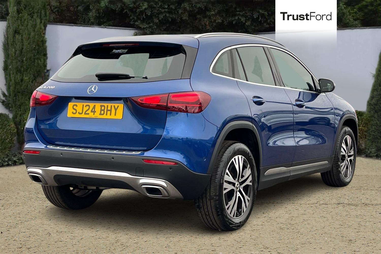 Mercedes-Benz GLA Photo 3