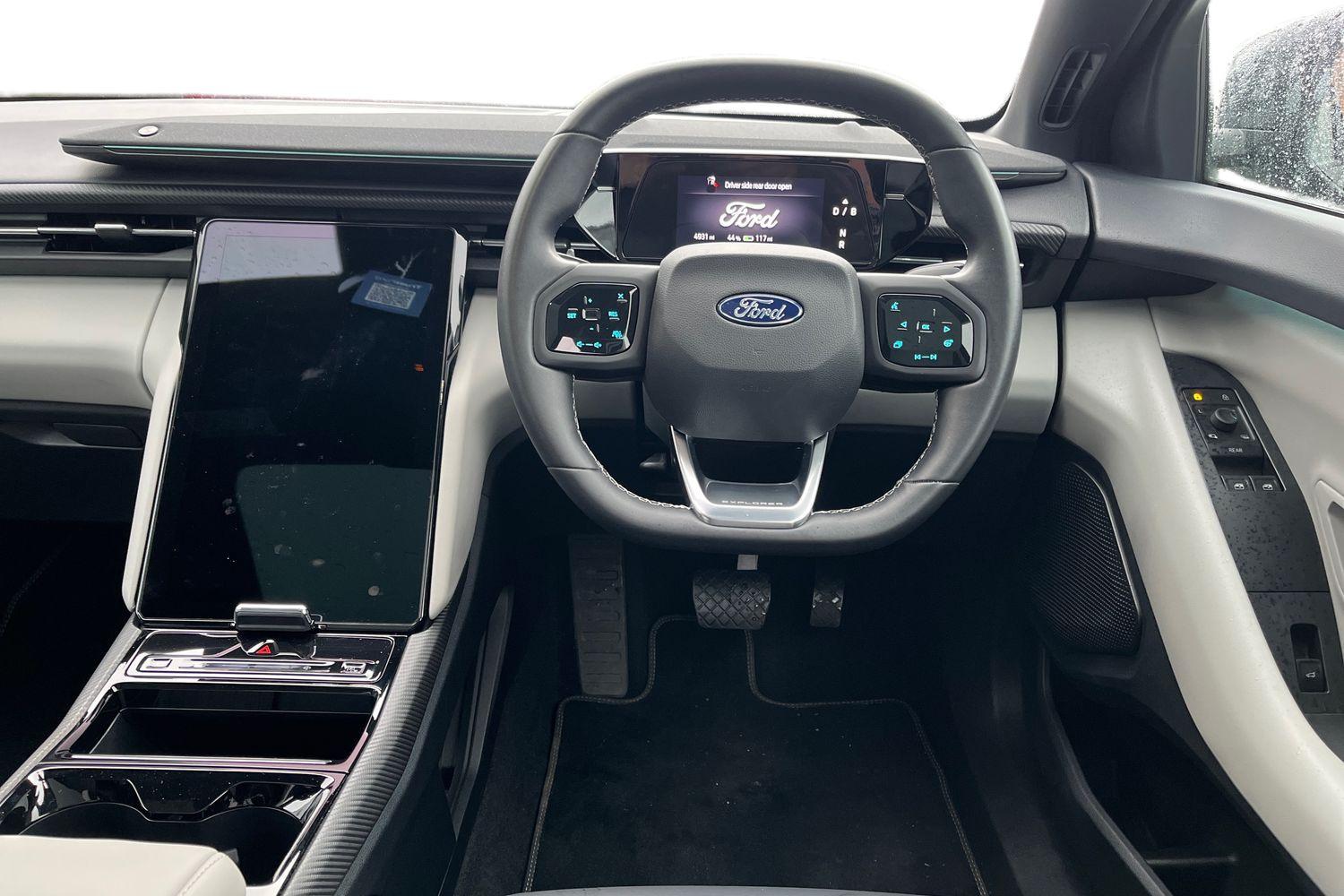 Ford Explorer Photo 10