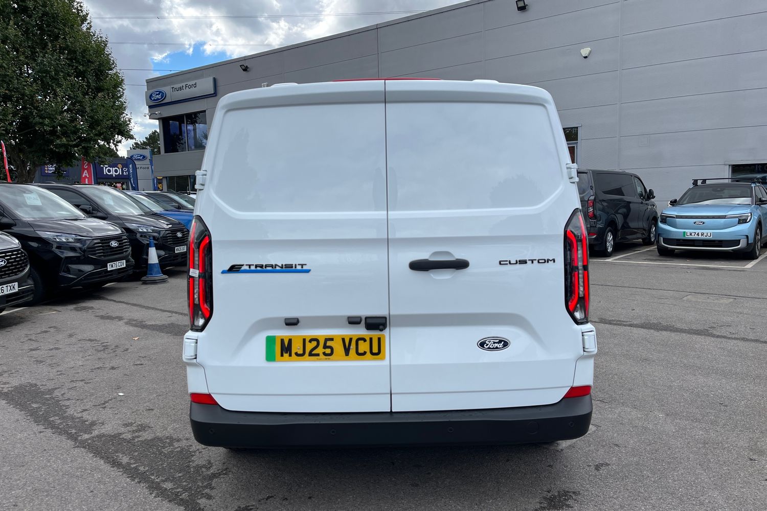 Ford E-TRANSIT CUSTOM Photo 33