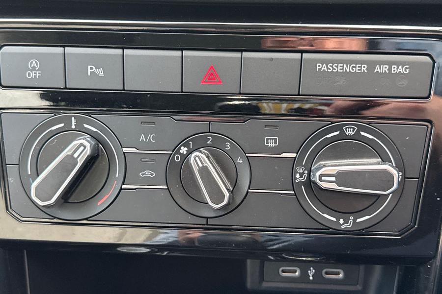 Volkswagen T-CROSS Photo autoimg-634e764941523d33b5b675d5fd3654b1a323f81c.jpg