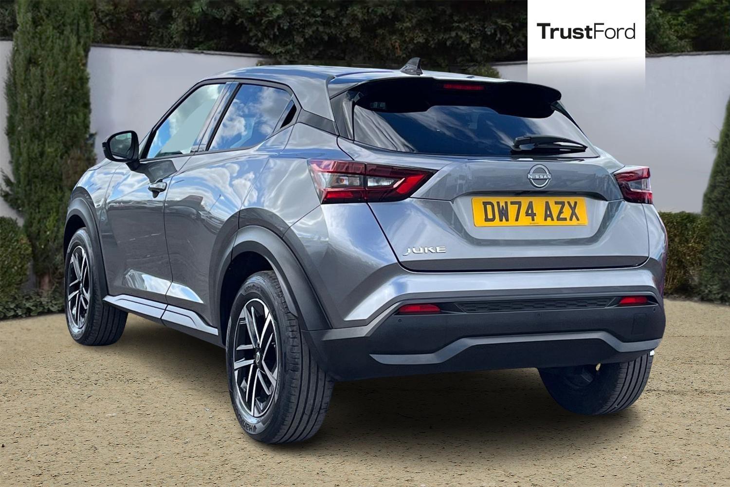 Nissan JUKE Photo 1