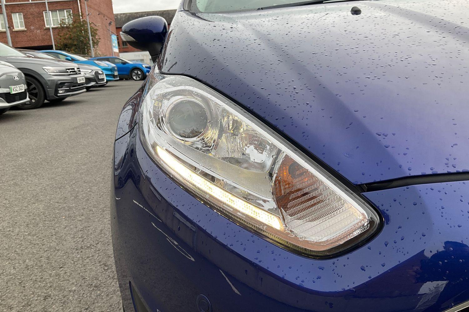 Ford FIESTA Photo 36
