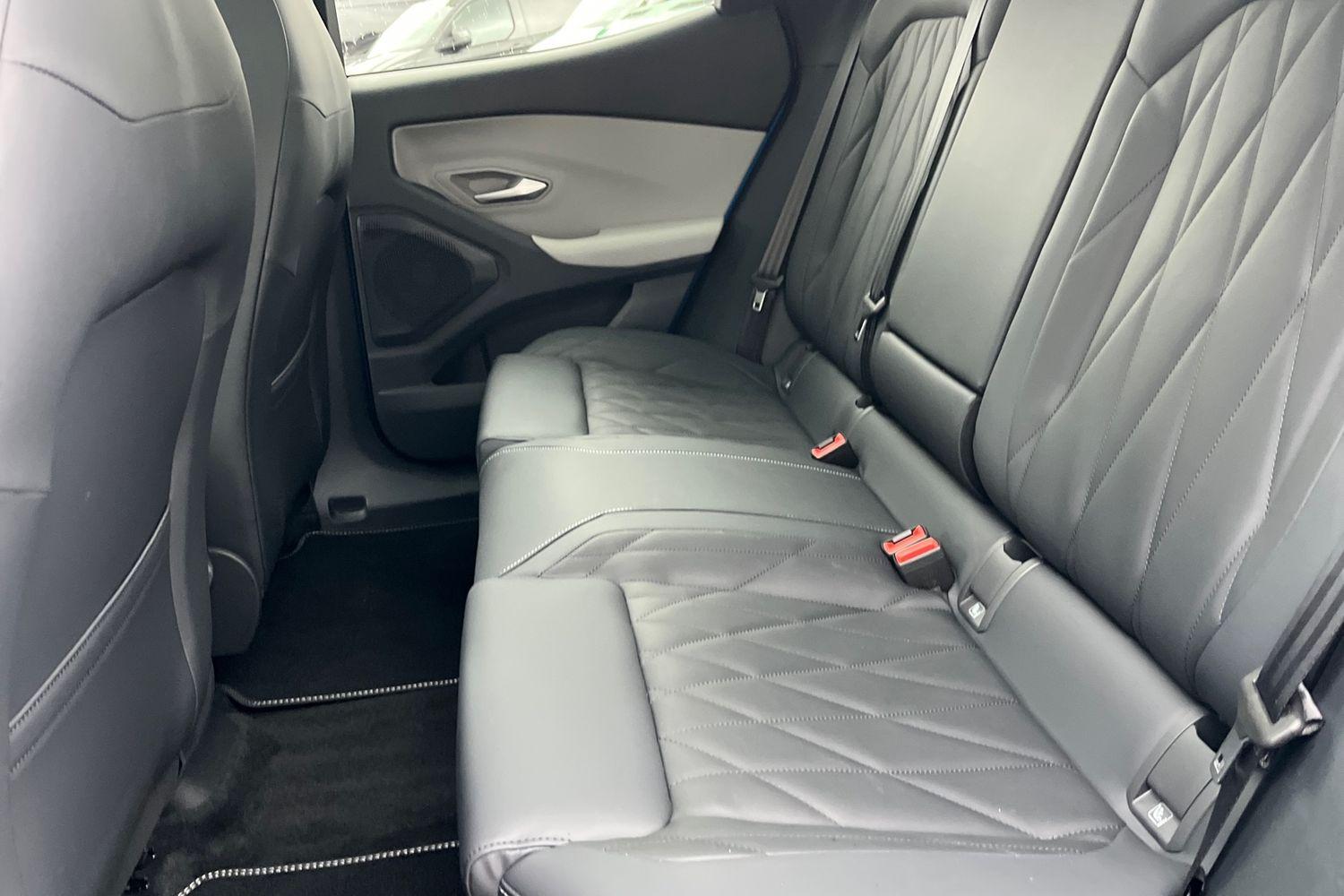 Ford Explorer Photo 19