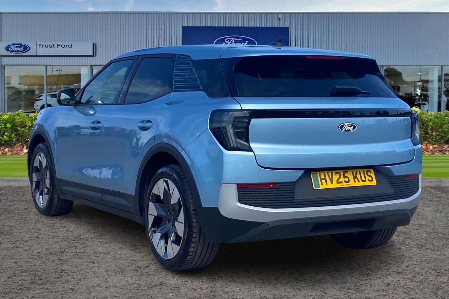 Ford EXPLORER Photo 1
