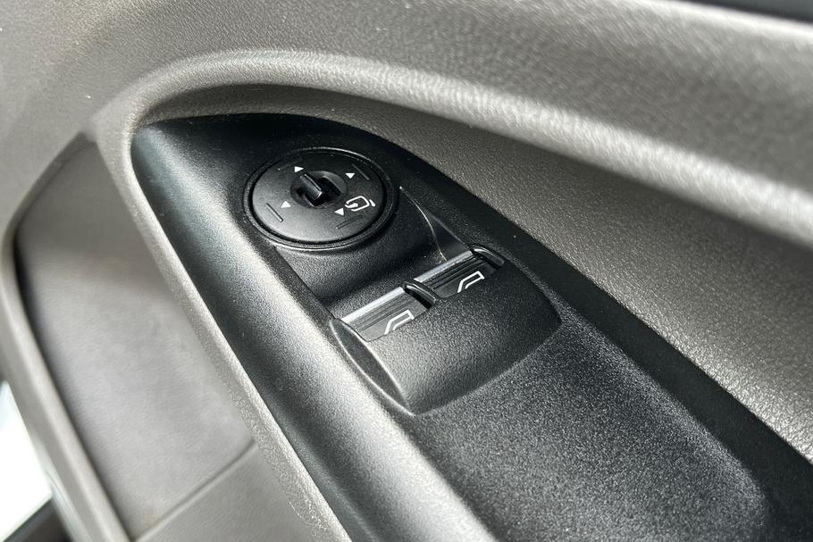 Used FORD TRANSIT CONNECT KV69WTJ 30