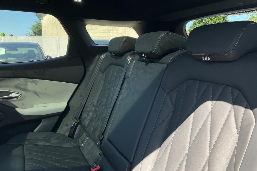Ford Explorer Photo autoimg-635b15d49e101deba62478a0857778d2fff00885.jpg