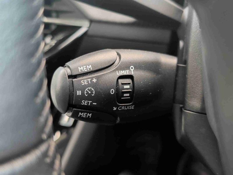 Used Peugeot E-2008 YD22ORO 37