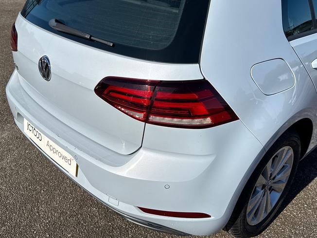 VOLKSWAGEN Golf Photo 22
