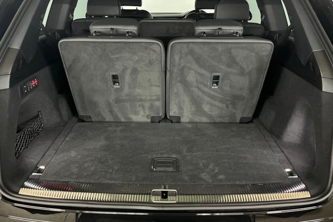 AUDI Q7 Photo 30