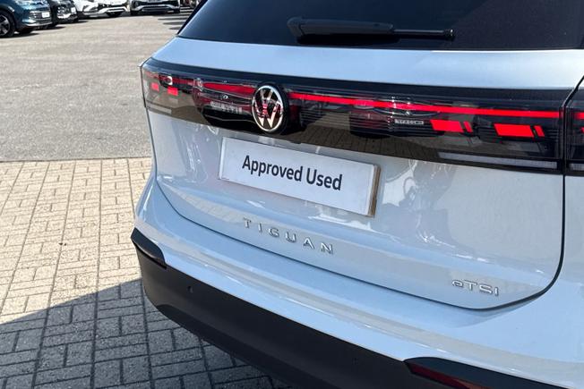 VOLKSWAGEN Tiguan Photo 21