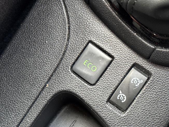 RENAULT Clio Photo 29