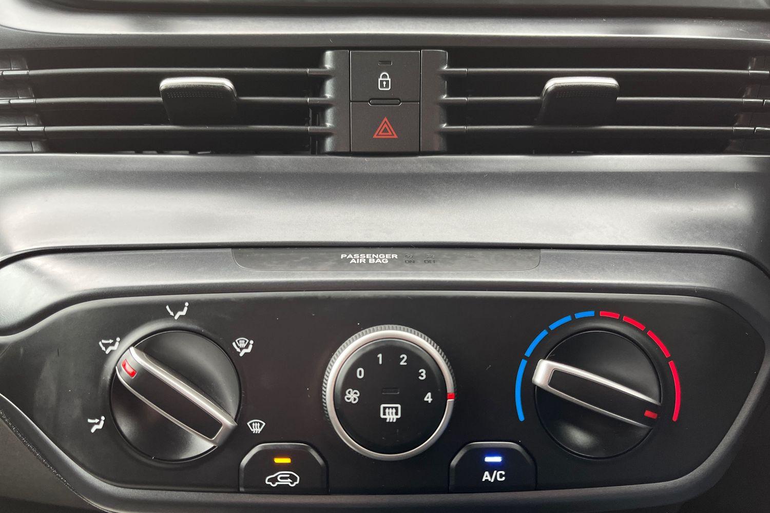Hyundai BAYON Photo 28