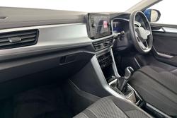 Volkswagen T-Roc Photo 2