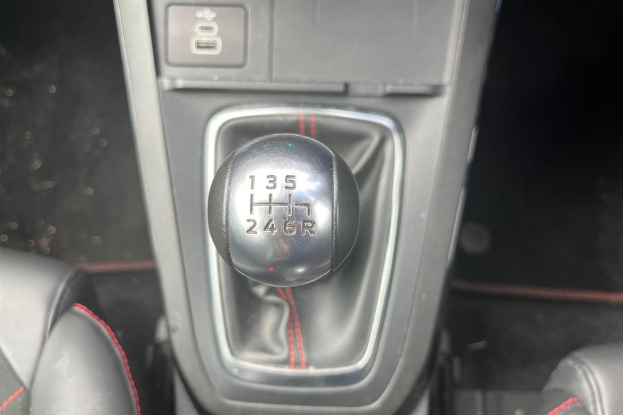 Ford Puma Photo autoimg-6390a37bb98bf2675f5af6589ddbb6d3f8933487.jpg