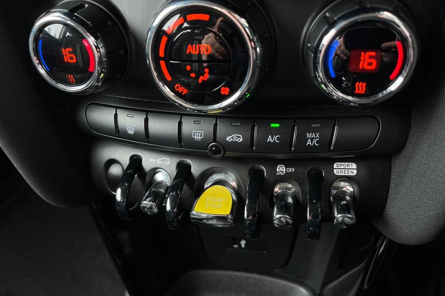 MINI Electric Hatch Photo autoimg-6392c83f4a8295ee370bbbf5f95565cad49bb7a7.jpg