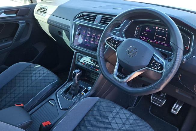 VOLKSWAGEN Tiguan Photo 6