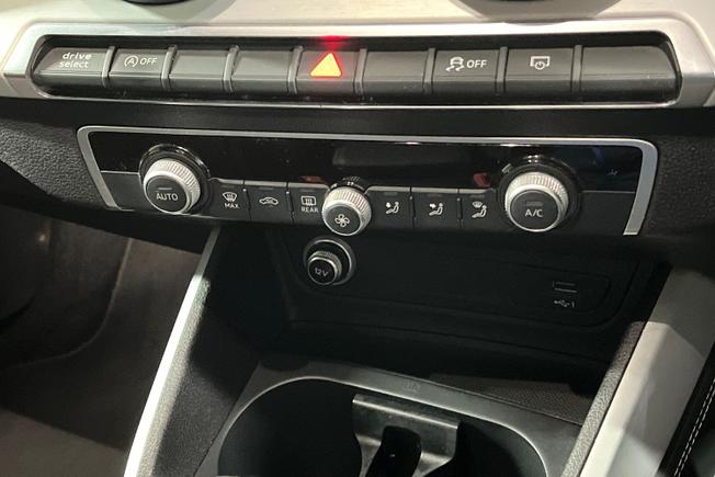 AUDI SQ2 Photo 22