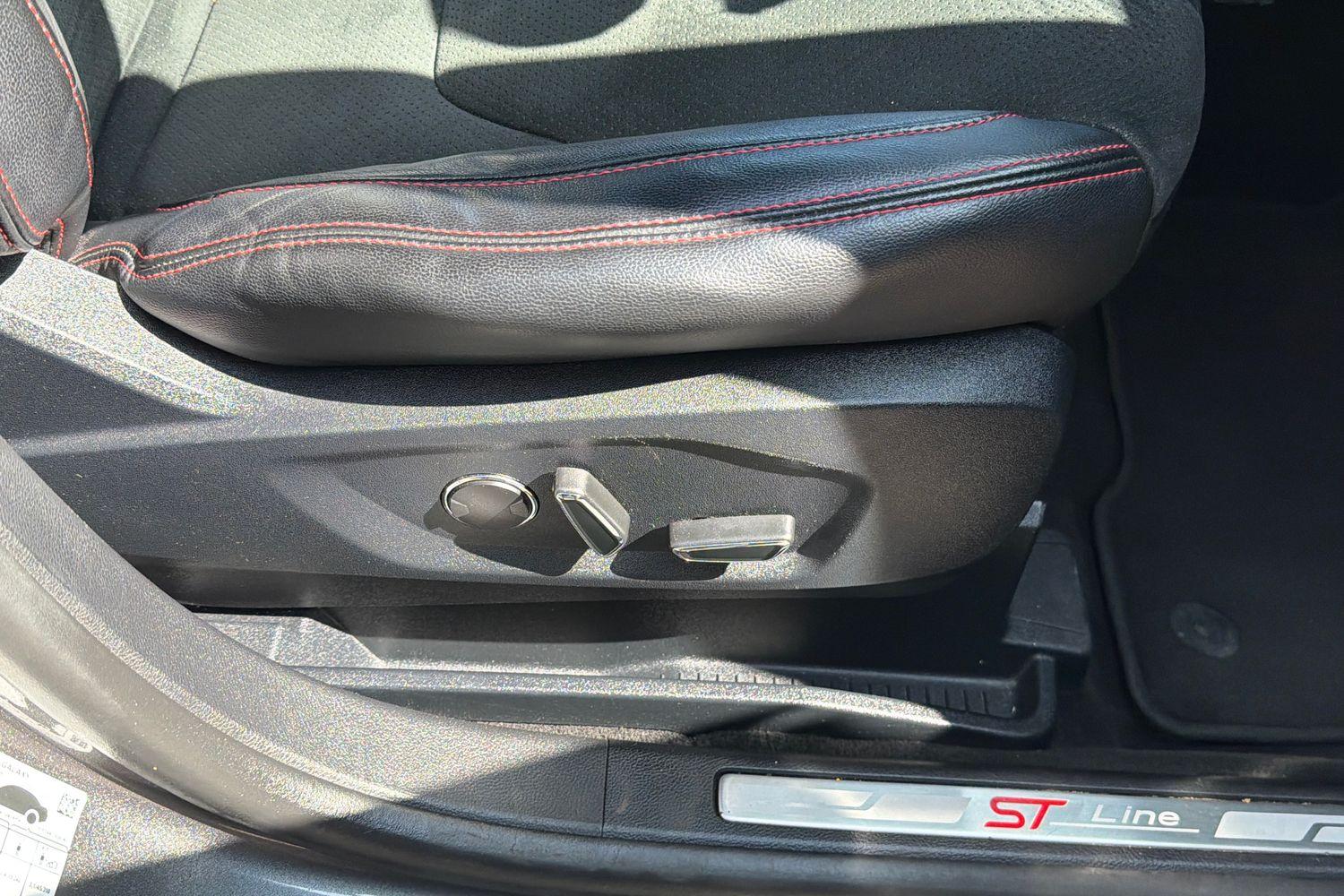 Ford S-MAX Photo 23