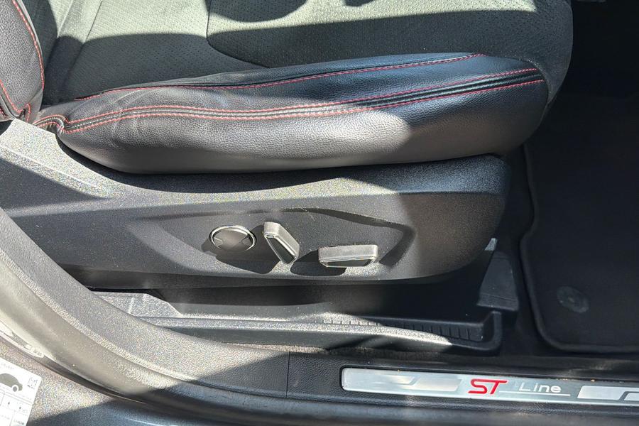 Ford S-MAX Photo autoimg-639951cd2df6d6933821668dd5d031e14446fa4d.jpg