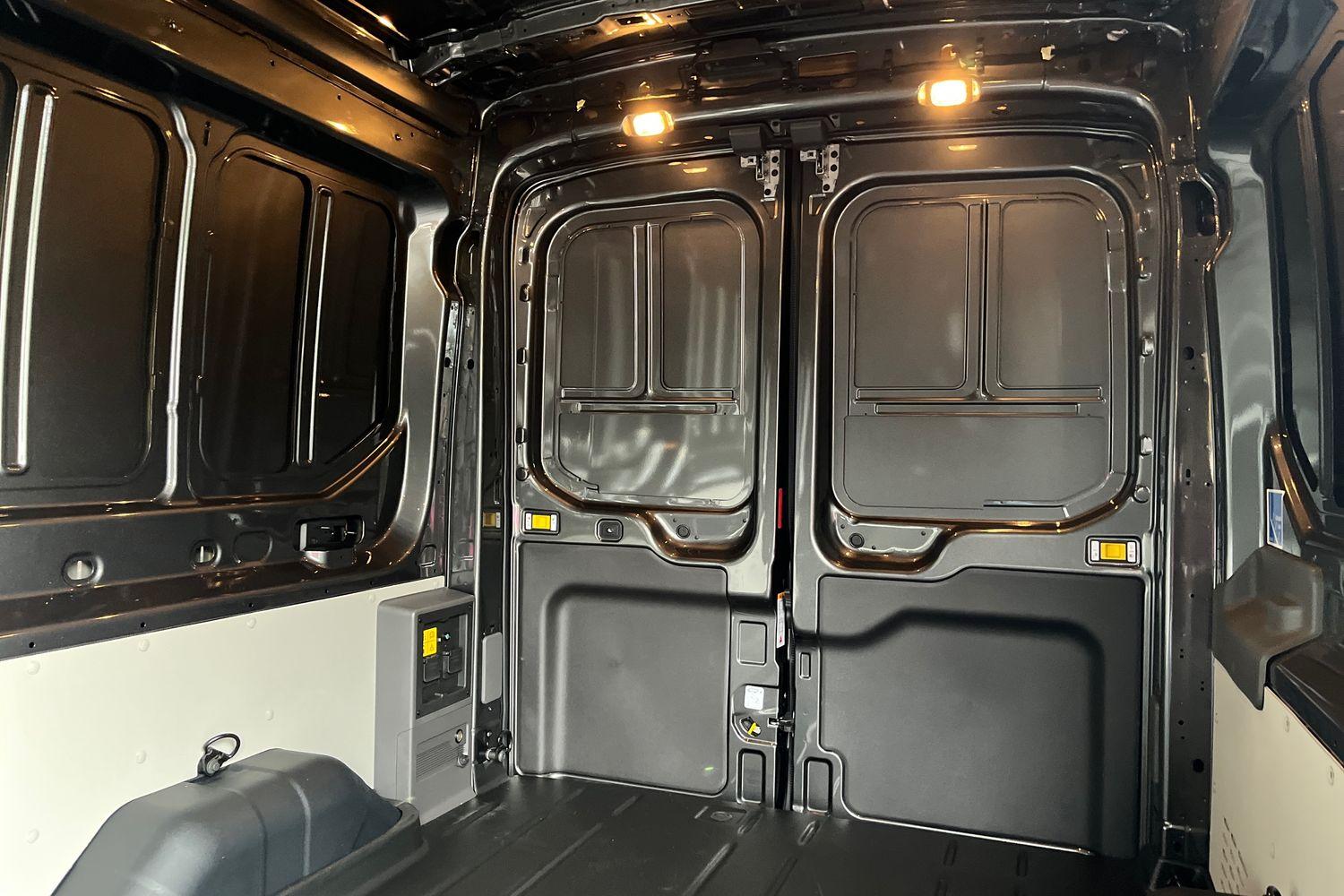 Ford E-TRANSIT Photo 3