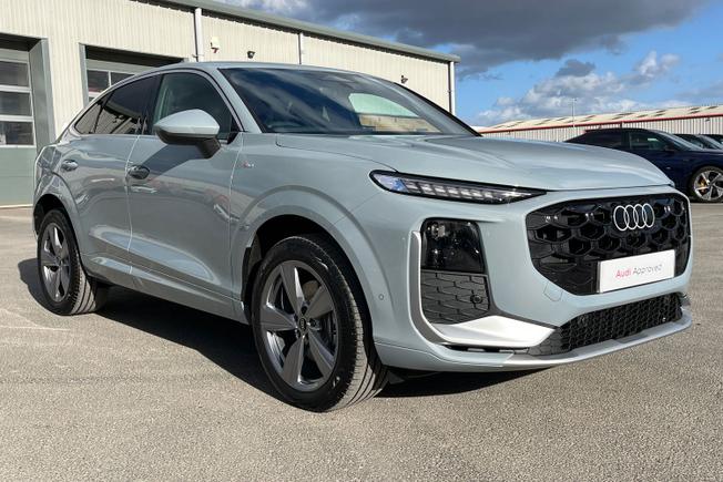 AUDI Q3 Photo 21