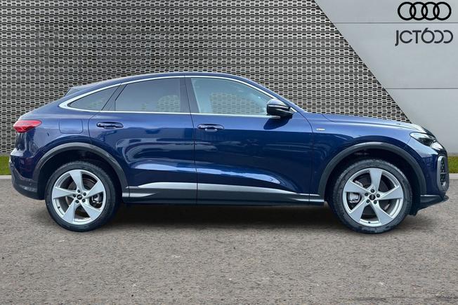 AUDI Q5 SUV Photo 4