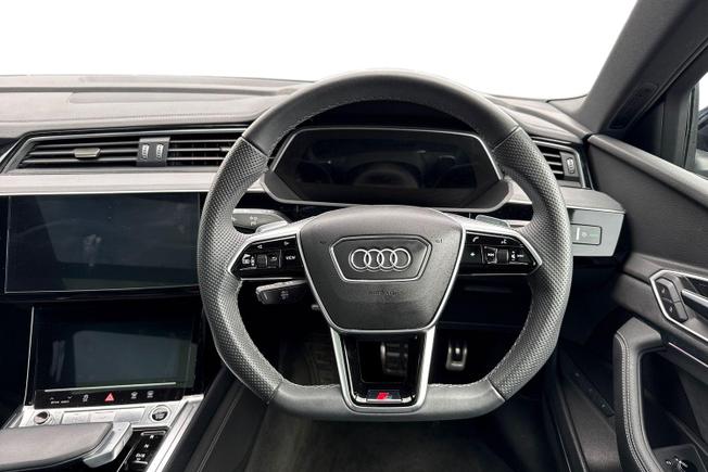 AUDI Q8 E-Tron Photo 11