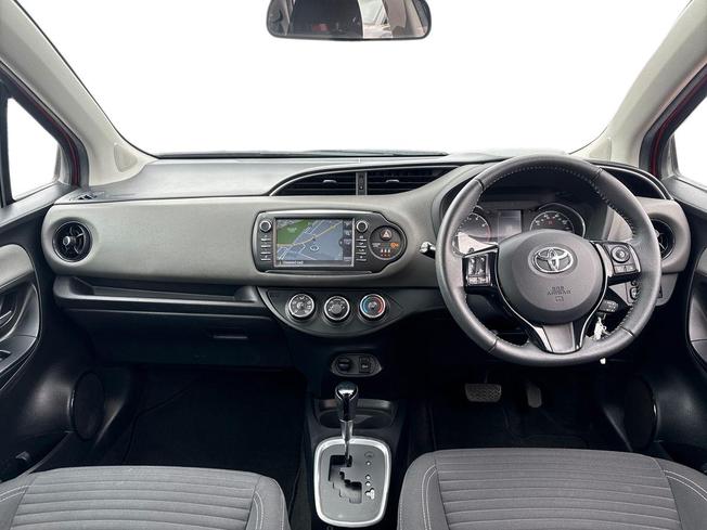 TOYOTA Yaris Photo 10