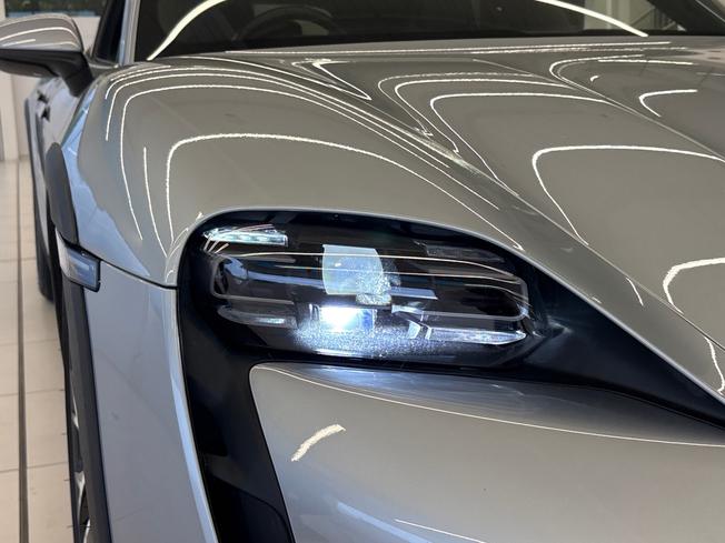 PORSCHE Taycan Photo 21