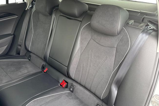 VOLKSWAGEN Passat Photo 9