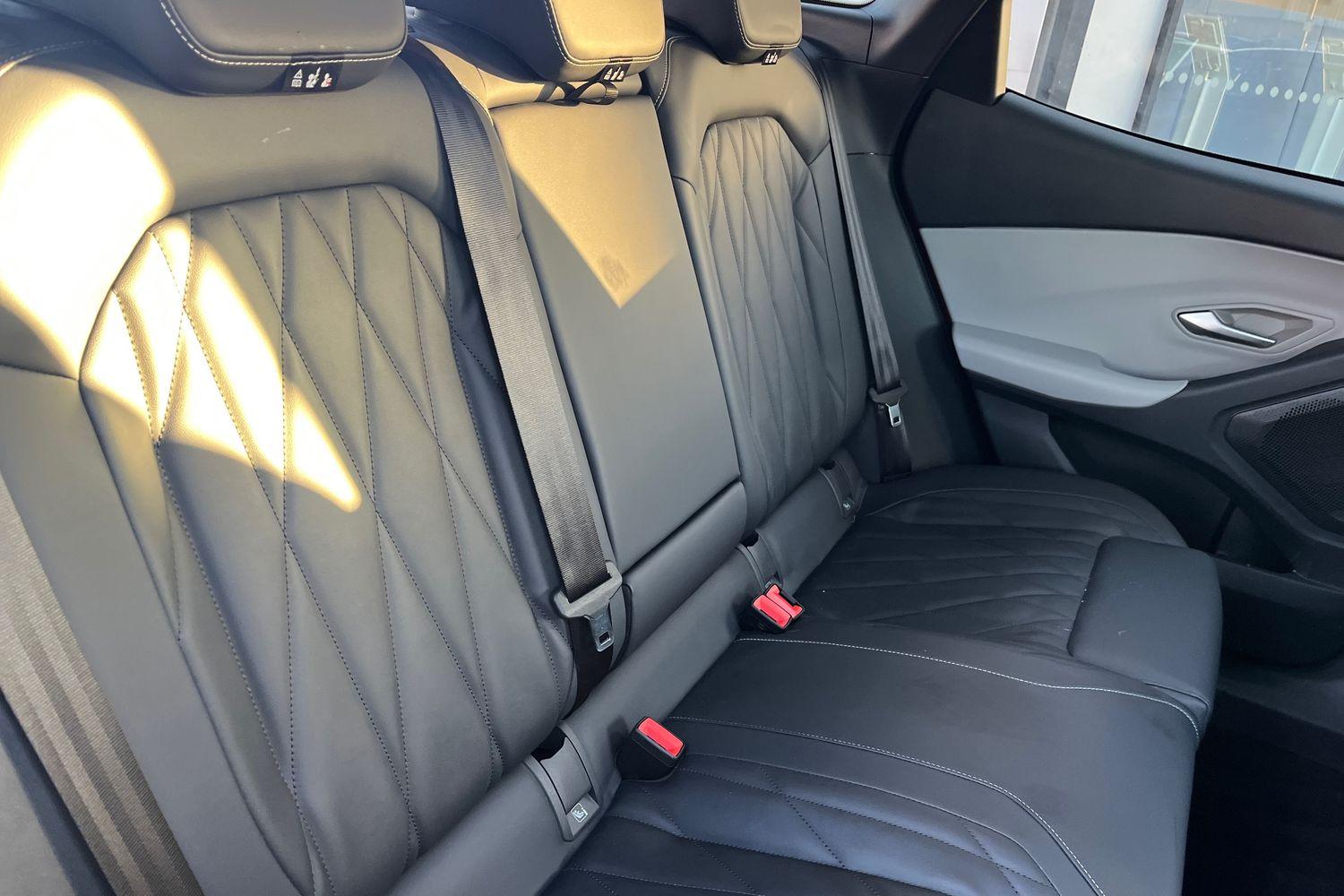 Ford Explorer Photo 19