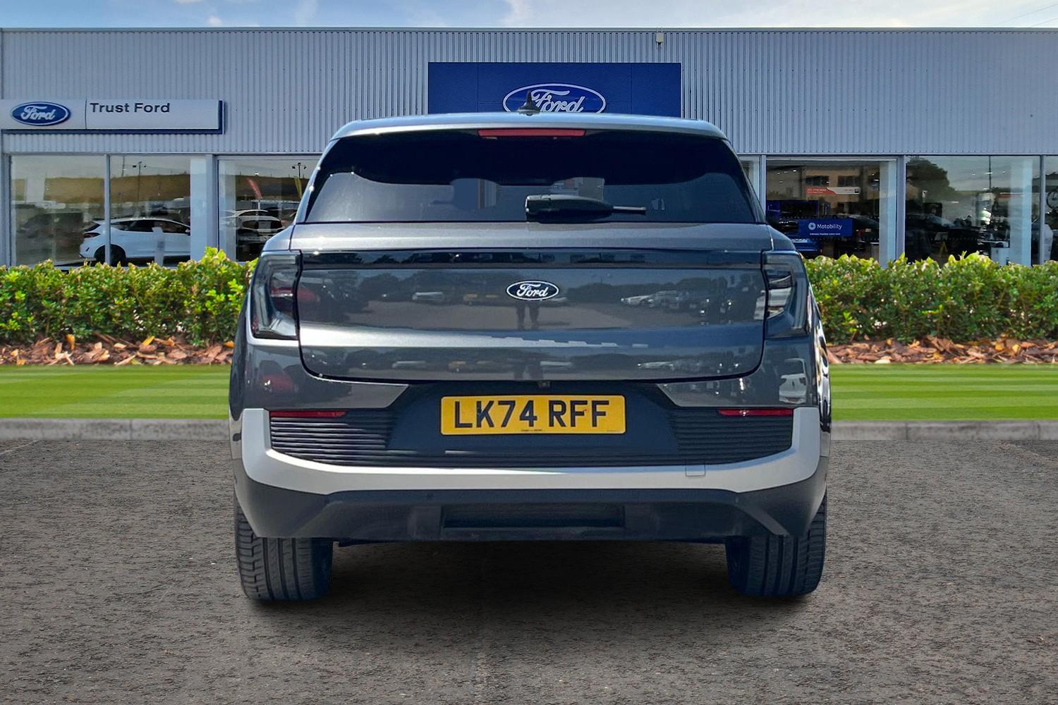 Ford Explorer Photo 6