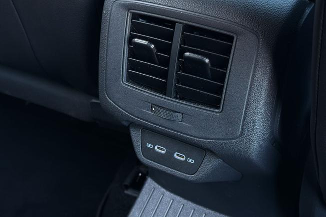 VOLKSWAGEN T-Roc Photo 38