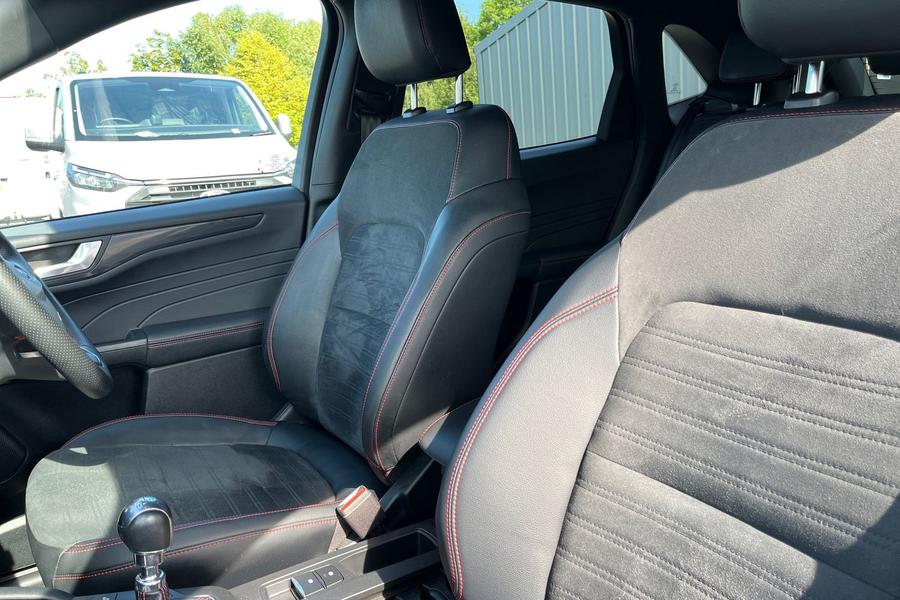 Ford KUGA Photo autoimg-63bd21e31bc004c40350bb17f06c47205e6c1964.jpg