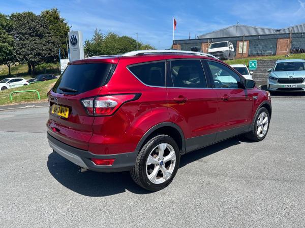 Ford Kuga Photo autoimg-63c4de290fc3f3b0d71fd1c1e40ae4b1b8965f1a.jpg